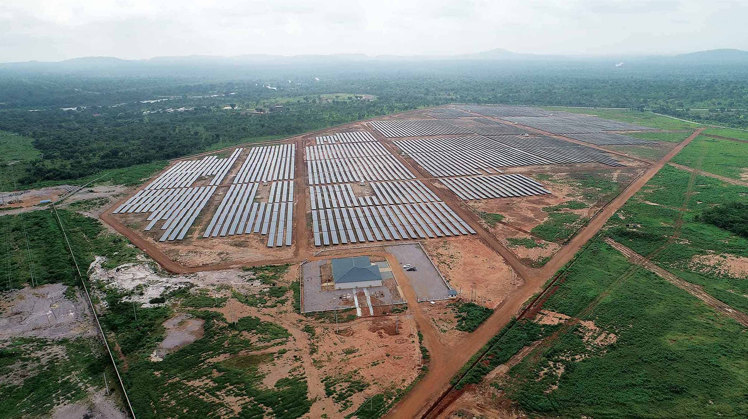 مجمع نموذجي لإنتاج الطاقة الشمسية في وسط غانا